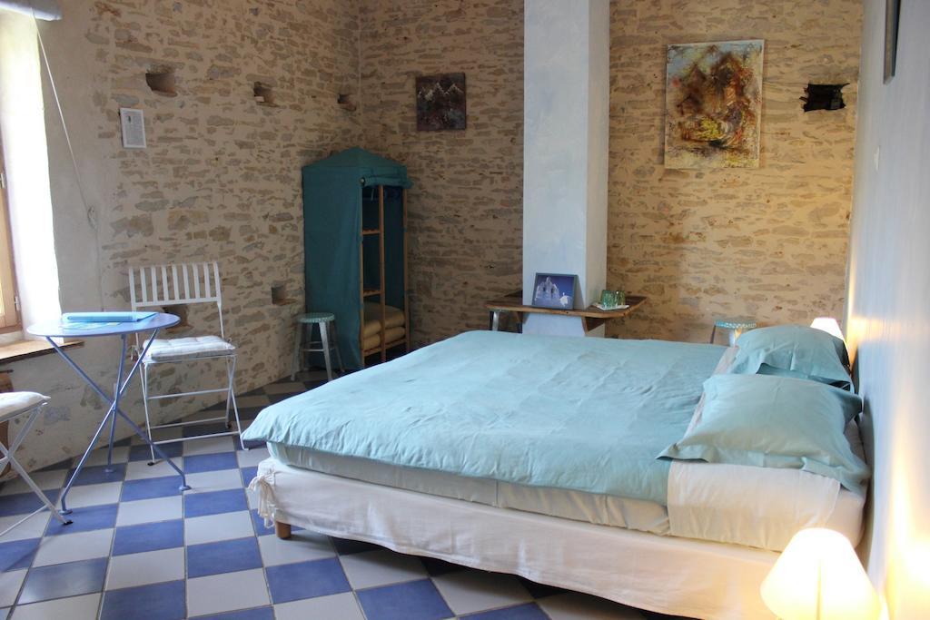 La Bicyclette Fleurie Bed & Breakfast Villemoirieu Oda fotoğraf