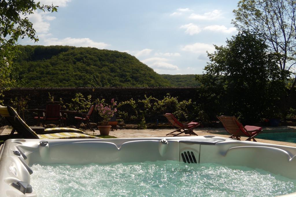 La Bicyclette Fleurie Bed & Breakfast Villemoirieu Dış mekan fotoğraf